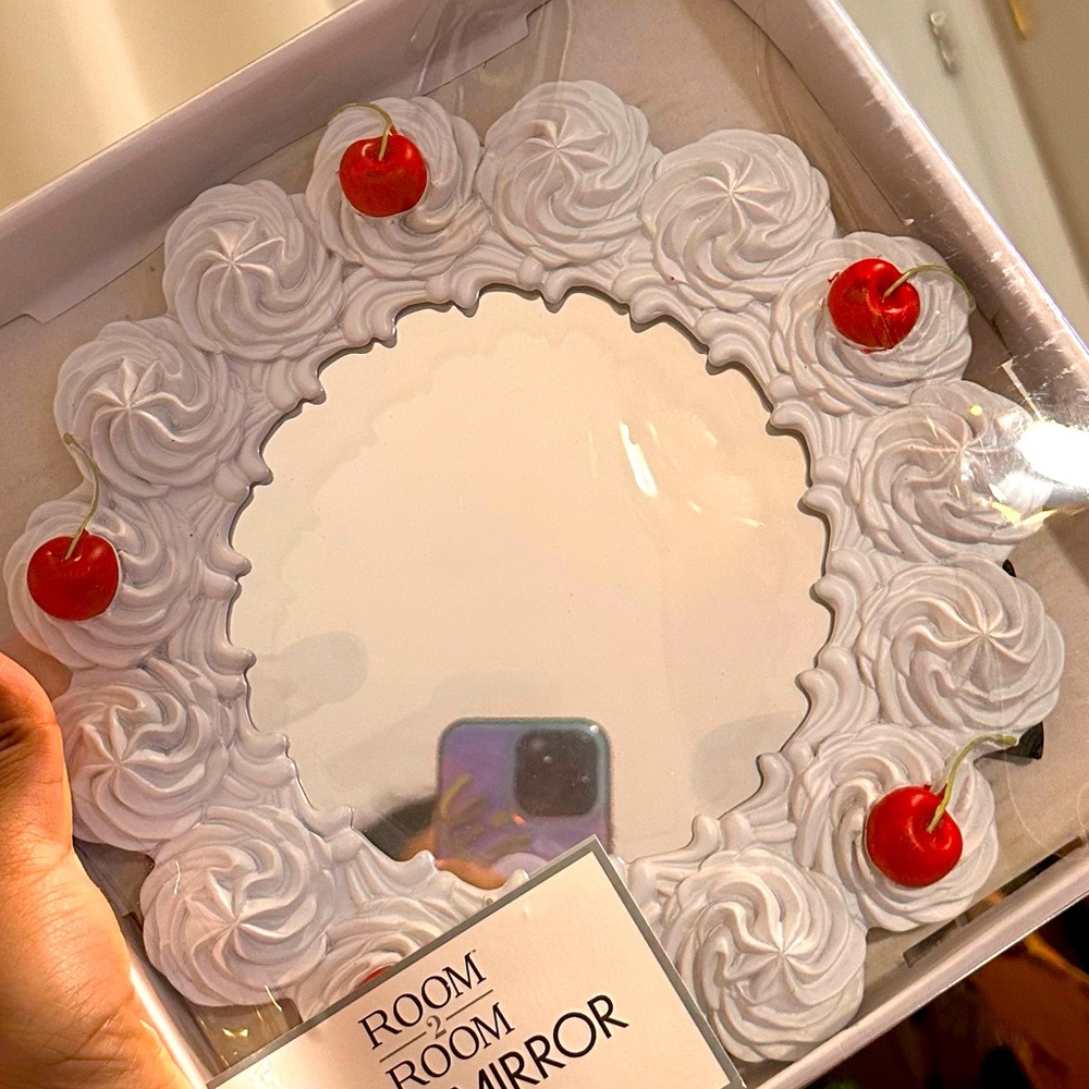 Viral cake mirror